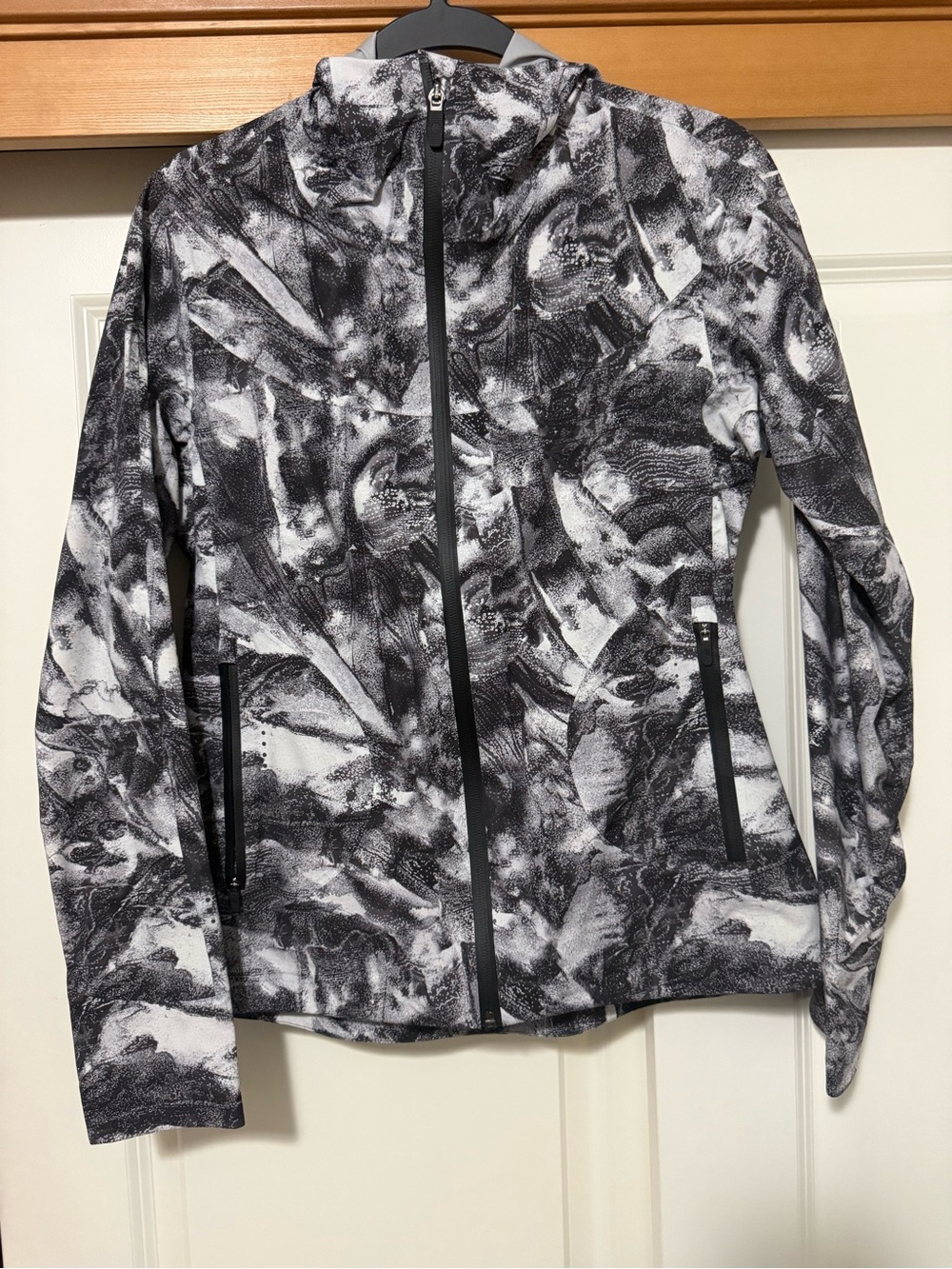 Lululemon Break A Trail Jacket Take Flight Grey Multi size 6